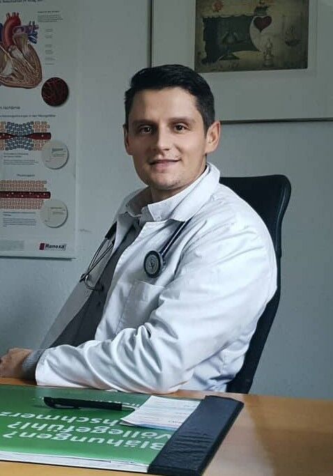 Liječnik Dermatolog Dino Krznarević